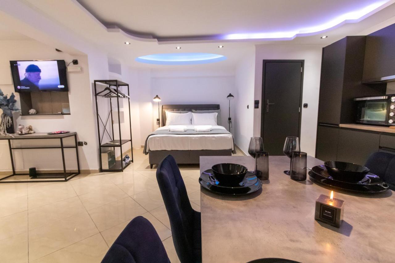Black Apartament